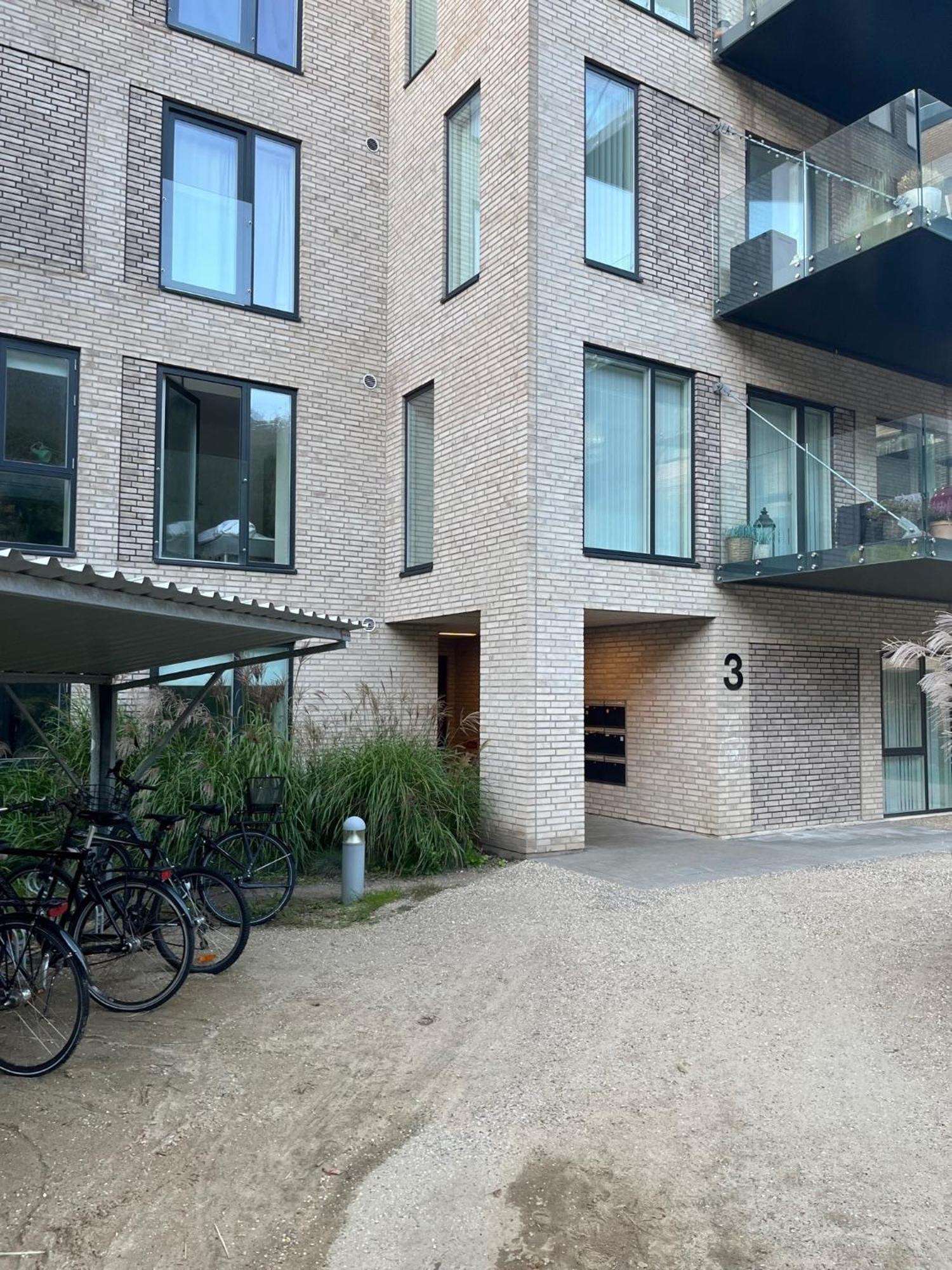 Charming Aalborg Apartment With Parking Екстериор снимка